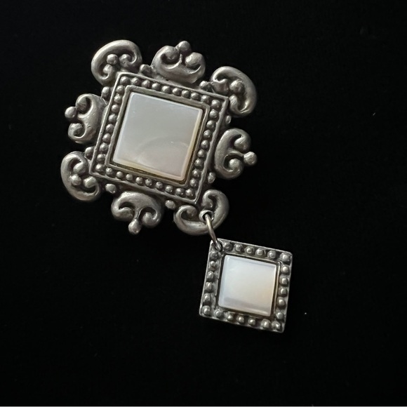 Pewter Victorian Revival Brooch Faux Mother of Pearl Seagull Pewter Canada - Picture 3 of 6